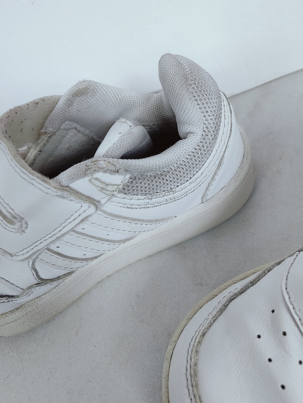 Adidas Toddler Hoops White Lifestyle Basketball Shoes Sneakers, Sz 9K - Picture 3 of 11